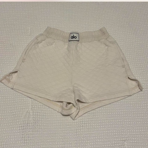 Alo quilted arena boxing shorts SZ XXS white cream black - Picture 3 of 4